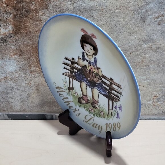 Vintage Schmid Hummel Mother's Day 1989 Pretty As A Picture Decorative Wall Hang - Picture 9 of 12